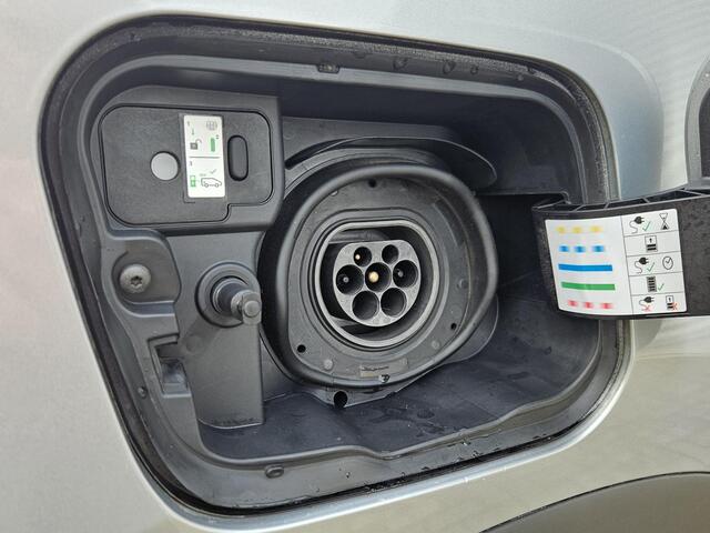 Renault CAPTUR 1.6 E-Tech plug-in hybrid 160 Intens Automaat / Navigatie / Apple Carplay & Android Auto / Parkeersensor Achter / Climate Controle /