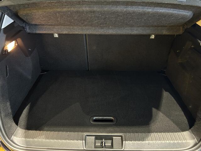 Renault CAPTUR 1.3 TCe 155 Initiale Paris | 1e eigenaar | Lederen bekleding | Trekhaak | All seasonbanden |