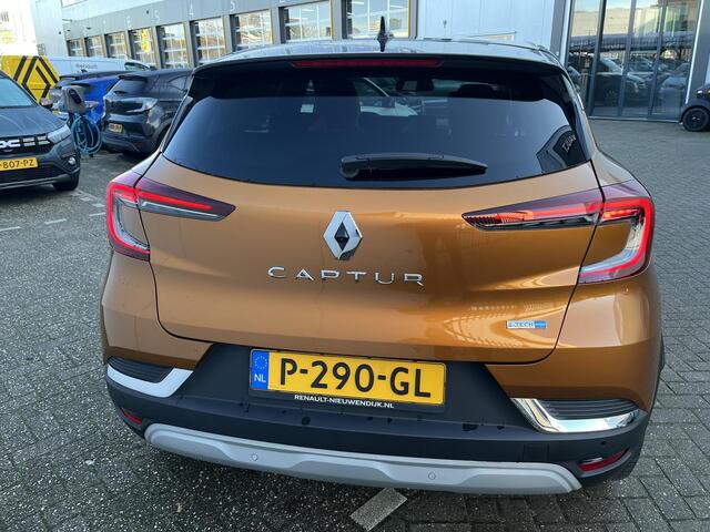 Renault CAPTUR 1.6 E-Tech Hybrid 145 Intens / AUTOMAAT / CAMERA 360 / PARKEERSENSOREN VOOR EN ACHTER / NAVIGATIE GROOT SCHERM
