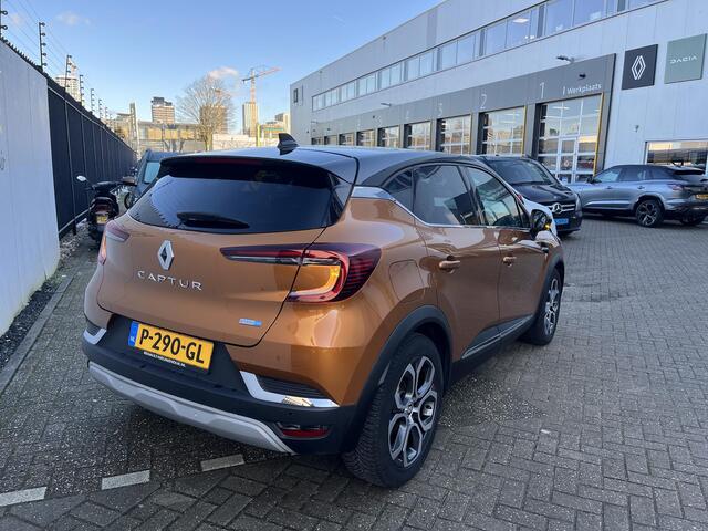 Renault CAPTUR 1.6 E-Tech Hybrid 145 Intens / AUTOMAAT / CAMERA 360 / PARKEERSENSOREN VOOR EN ACHTER / NAVIGATIE GROOT SCHERM