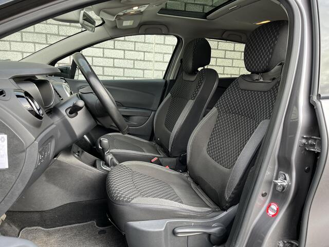 Renault CAPTUR 1.3 TCe Intens | Dealer Onderhouden | Glazen Schuif-kanteldak | Trekhaak | All-Season Banden |