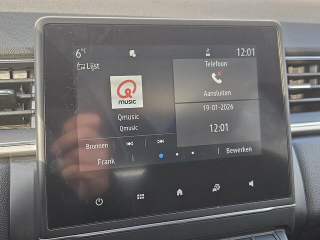 Renault CAPTUR 1.0 TCe 100 Intens / 1e Eigenaar / Dealer Onderhouden / Apple Carplay & Android Auto / Parkeersensoren / Climate Control / Cruise Control / Keyless Entry & Start /