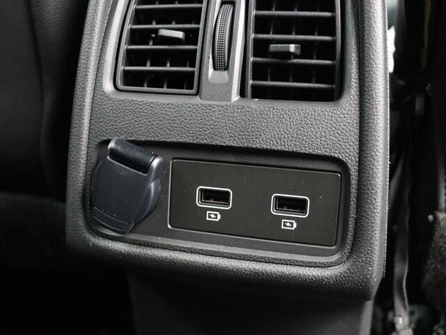 Renault CAPTUR E-Tech Hybrid 145pk Intens | Achteruitrijcamera | Navigatie | Parkeersensoren voor/achter | Climate control |