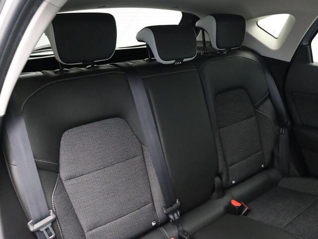 Renault CAPTUR E-Tech Hybrid 145pk Intens | Achteruitrijcamera | Navigatie | Parkeersensoren voor/achter | Climate control |