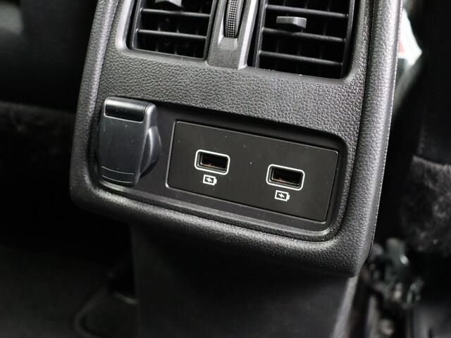 Renault CAPTUR TCe 140 R.S. Line | Geremd 1500kg | Grootscherm navigatie | 360 graden camera | Winterpakket | Adaptive Cruise Control | Bose |