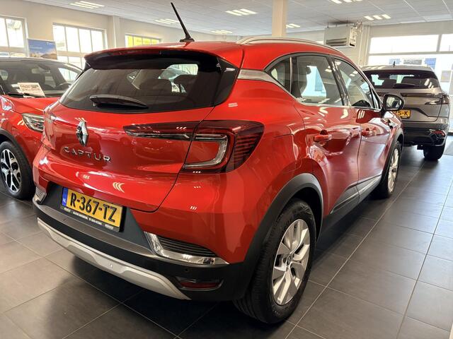 Renault CAPTUR II TCe 90 Intens | Easylink navigatie | Dealeronderhouden | Camera achter | Parkeersensoren voor en achter | Premium kleur rouge flamme | Android auto & Apple carplay |