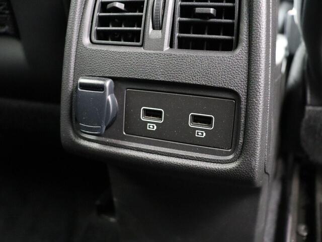 Renault CAPTUR E-Tech Hybrid 145pk Techno | Climate Control | Achteruitrijcamera | Parkeersensoren voor en achter | 17" Lichtmetalen velgen | Navigatie |