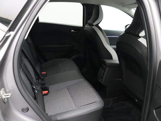 Renault CAPTUR E-Tech Hybrid 145pk Techno | Climate Control | Achteruitrijcamera | Parkeersensoren voor en achter | 17" Lichtmetalen velgen | Navigatie |