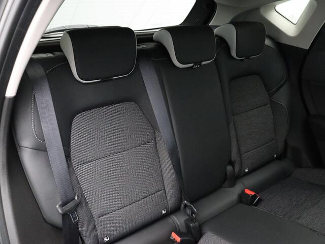 Renault CAPTUR E-Tech Hybrid 145pk Techno | Climate Control | Achteruitrijcamera | Parkeersensoren voor en achter | 17" Lichtmetalen velgen | Navigatie |