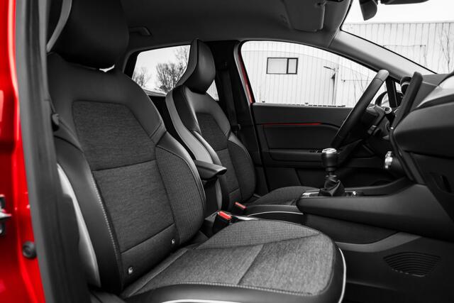 Renault CAPTUR 1.3 TCe 140 PK Intens | Camera achter en sensoren voor | 18" velgen | NAVI | ECC |