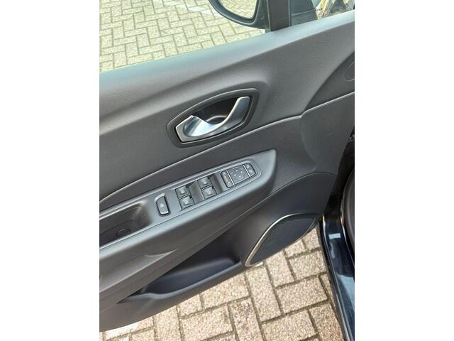 Renault CAPTUR 1.2 TCe Intens | NAP | Trekhaak | Navigatie | Achteruitrijcamera | DAB | Climate Control |