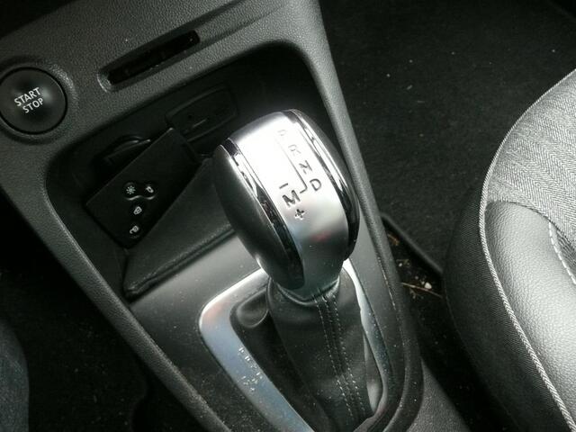 Renault CAPTUR 1.3 TCe 150 EDC/AUT. Intens PARK ASSIST V+A/ CAMERA ACHTER/ STOF/LEDER TEP INTERIEUR MET ARMSTEUN VOOR/ FULL LED/ R-LINK NAVIGATIE MET ANDROID AUTO/ PACK ROUGE/ RIJKLAAR! DEALER ONDERHOUDEN!