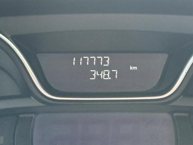 Renault CAPTUR BWJ 2017 | 1.2 TCe 119PK Intens AUTOMAAT | TREKHAAK | CAMERA A | CLIMA | NAVI | PDC 2X | 17'' LMV | CRUISE | PRIVACY GLASS | CARPLAY