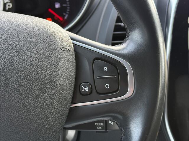 Renault CAPTUR BWJ 2017 | 1.2 TCe 119PK Intens AUTOMAAT | TREKHAAK | CAMERA A | CLIMA | NAVI | PDC 2X | 17'' LMV | CRUISE | PRIVACY GLASS | CARPLAY