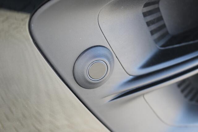 Renault CAPTUR 1.0 TCe 90 evolution | Incl. 12 maanden garantie | Achteruitrijcamera | Parkeersensoren | Navigatie | Apple Carplay/Andorid Auto | DAB | Bluetooth | Climate control | Airco | Keyless entry | Cruise control