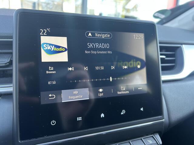 Renault CAPTUR 1.3 TCe 140 Intens / Trekhaak / Stoel & Stuurverwarming / Achteruitrijcamera / All Season Banden / Navigatie / 1e Eigenaar / Dealer Onderhouden / Climate Control / Apple Carplay & Android Auto /