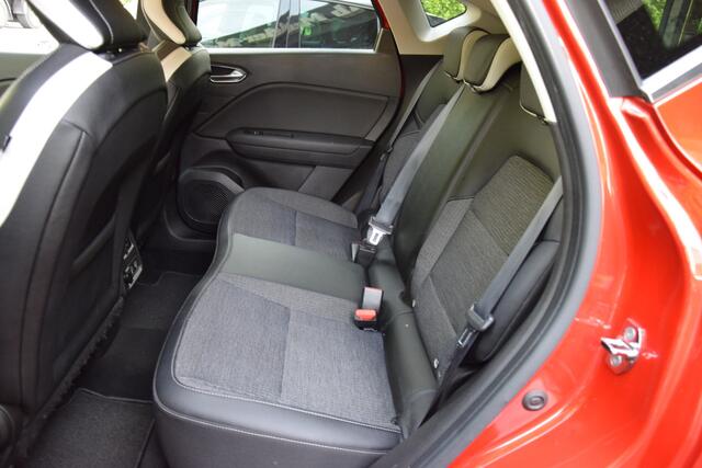 Renault CAPTUR 1.0 TCe 101PK Intens | Trekhaak | BOVAG Garantie | All Season Banden | Navigatie | Achteruitrijcamera | PDC Voor&Achter | Apple Carplay | Full LED | Dealer Onderhouden |