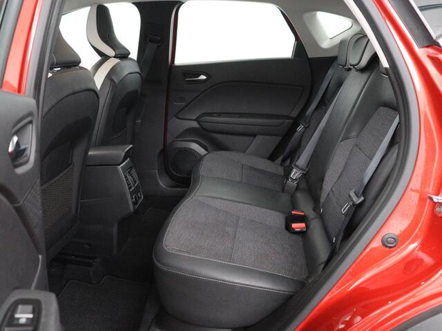 Renault CAPTUR 1.3 TCe 140 Intens | Automaat | Camera | Carplay | Keyless | Navigatie | Full LED | 17'' | Climate control | Half leder | Cruise control | Bluetooth