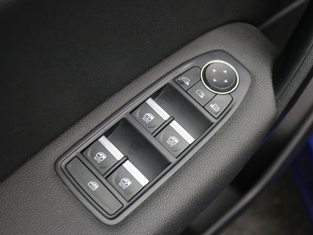 Renault CAPTUR 1.3 TCe 130 Intens / Dealeronderhouden / Trekhaak / 1200kg Trekgewicht / Achteruitrijcamera / Parkeersensoren / Apple Carplay / Navigatie / Cruise Control /