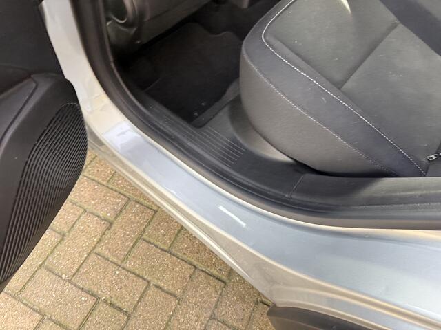 Renault CAPTUR CAMERA PARKEERSENSOREN PACK PARKING AIRCO LICHTM.VELG 1.0 TCe 90 Zen