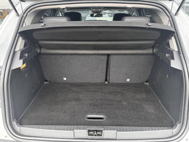 Renault CAPTUR 1.2 TCe Initiale Paris Automaat | Trekhaak | Lederen bekleding | Stoelverwarming |