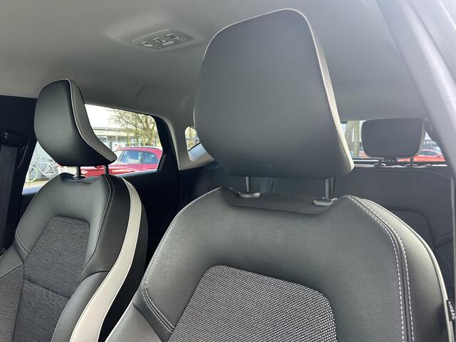 Renault CAPTUR 1.0 TCe 90 Intens / Achteruitrijcamera / Apple Carplay & Android Auto / Dealer Onderhouden / 1e Eigenaar / Climate Control / Sidesteps / Keyless Entry & Start /