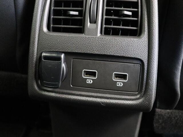 Renault CAPTUR 1.6 E-Tech Plug-in Hybrid 160 Intens | 360° Camera | Lichtmetalen velgen | ABD Onderhouden | 1e Eigenaar! |