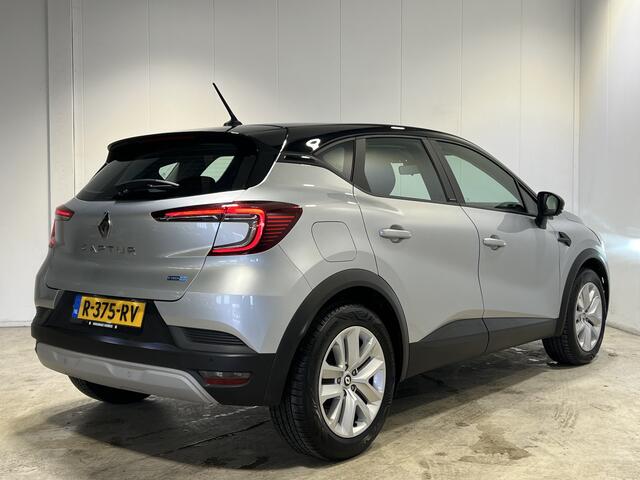 Renault CAPTUR 1.6 E-Tech Hybrid 145 Intens | Navigatie/Android/Apple Carplay | LM Velgen 17" | Cruise Control | Parkeersensoren Voor en Achter | Airco |