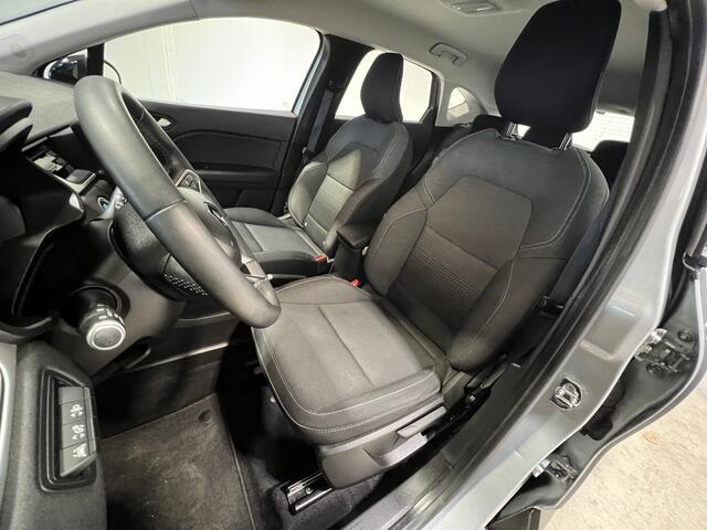 Renault CAPTUR 1.6 E-Tech Hybrid 145 Intens | Navigatie/Android/Apple Carplay | LM Velgen 17" | Cruise Control | Parkeersensoren Voor en Achter | Airco |