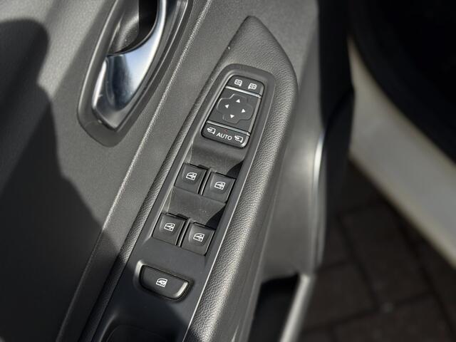 Renault CAPTUR 0.9 TCe Intens met 54.978km!!! | Camera | Cruise | Navi | Clima | Keyless | LED | LM Velgen | PDC Achter | RIJKLAARPRIJS INCL 12 MAANDEN GARANTIE EN BEURT