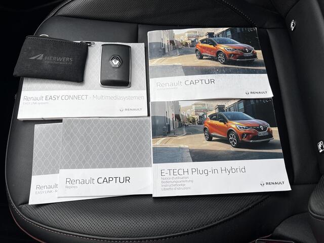 Renault CAPTUR E-TECH Plug-in 160 Hybrid Initiale Paris Automaat / Dealer onderhouden / Leder / Stuur- en stoelverwarming / Navigatie groot scherm / Apple Carplay Android / Camera / 18" LM wielen /