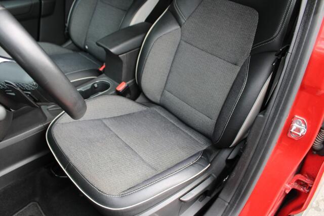 Renault CAPTUR 1.3 TCe 140PK Automaat Intens - Keyless DAB Navi