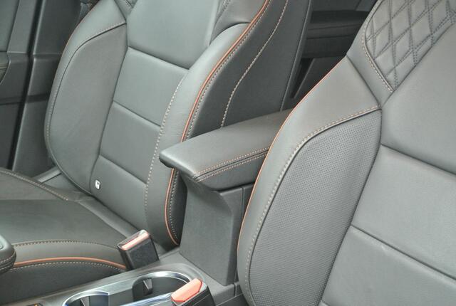 Renault CAPTUR 1.3 TCe 140 Initiale Paris | Bose Audio | 1e Eigenaar | Dealer Onderhouden | Trekhaak |