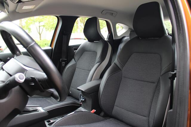 Renault CAPTUR 1.3 TCe 155 Edition One | Trekhaak | Cruise Control | Parkeersensoren Achter