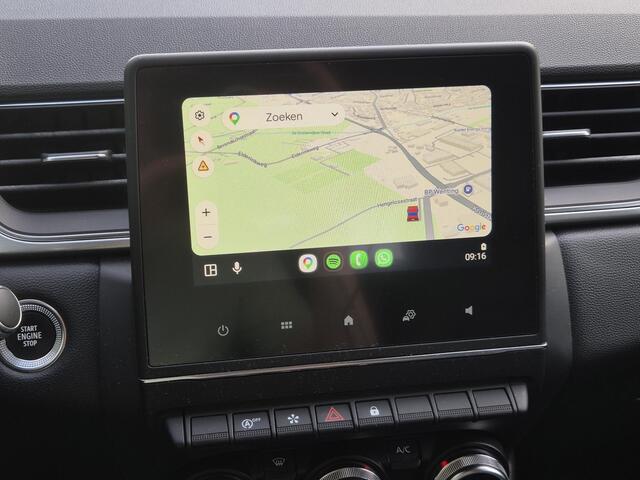 Renault CAPTUR 1.3 TCe 140 Intens / Achteruitrijcamera / Apple Carplay Android Auto / Trekgewicht 1500 kg / Cruise control / Keyless Entry/Start / Draadloze telefoon lader / Navigatie / Parkeersensoren voor en achter / Climate control /