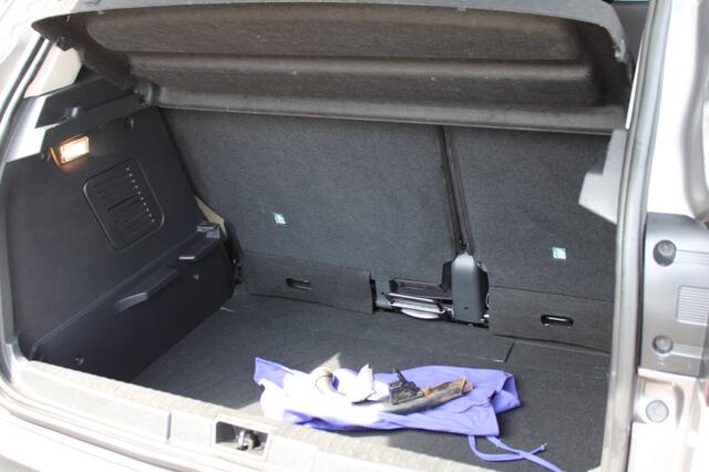 Renault CAPTUR TCe 90 pk Intens met o.a. trekhaak/blind spot warning/parkeerass.