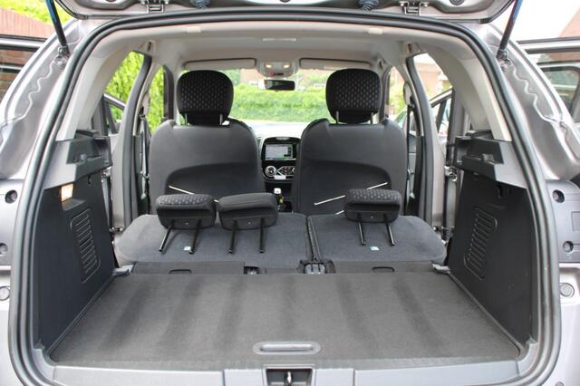 Renault CAPTUR TCe 90 pk Intens met o.a. trekhaak/blind spot warning/parkeerass.
