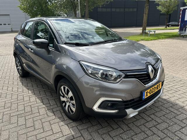 Renault CAPTUR 0.9 TCe Limited NAVI CRUISE CARPLAY.