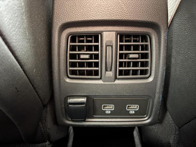 Renault CAPTUR 1.0 TCe 100 Intens | Achteruitrijcamera | NAP | Navigatie | Trekhaak | Climate Control | LED | DAB | Lichtmetaal |