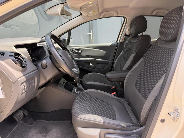 Renault CAPTUR 1.3 TCe Intens / Trekhaak / NAP Logisch / Cruise Control / Navigatie / Achteruitrijcamera / Parkeer Assistent / Keyless Entry