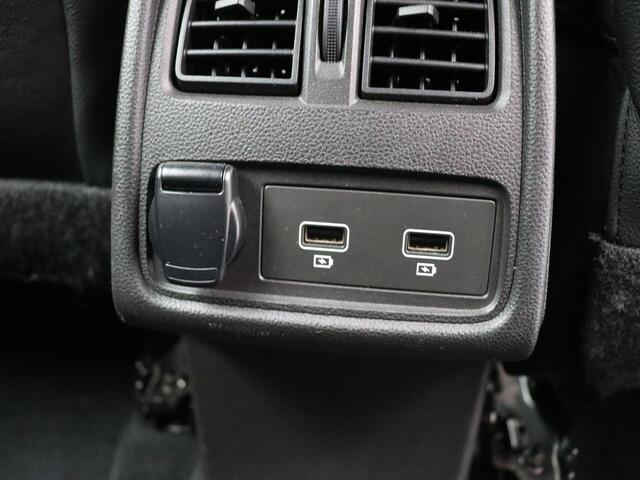 Renault CAPTUR TCe 90pk Intens | Trekhaak | Navigatie | Achteruitrijcamera | Parkeersensoren achter | Climate control |