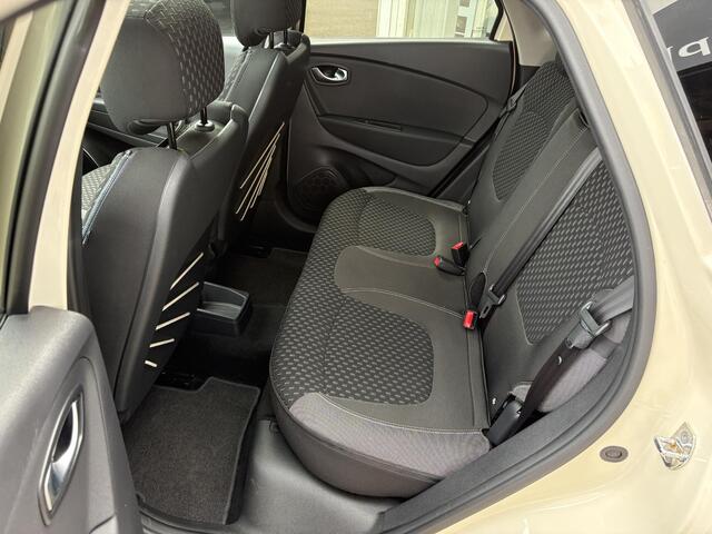 Renault CAPTUR 1.3 TCe Intens | Navigatie | Panorama dak | Achteruitrijcamera | LED | DAB | Climate Control | Cruise Control |