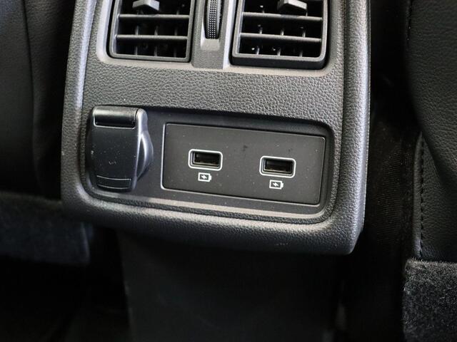 Renault CAPTUR 1.0 TCe 100 Intens | LED verlichting | Keyless entry | Climate control | Achteruitrijcamera | Trekhaak | 1200kg trekgewicht |