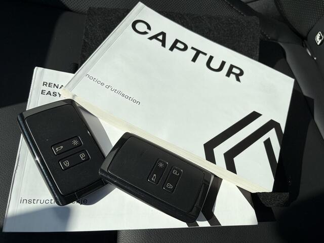 Renault CAPTUR 1.3 mild hybrid 160 iconic / Lederen bekleding / Glazen schuif kanteldak / Stoelverwarming + verwarmd stuurwiel / Elektrisch verstelbare bestuurdersstoel / Navigatie.