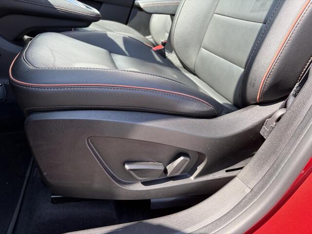 Renault CAPTUR 1.3 mild hybrid 160 iconic / Lederen bekleding / Glazen schuif kanteldak / Stoelverwarming + verwarmd stuurwiel / Elektrisch verstelbare bestuurdersstoel / Navigatie.