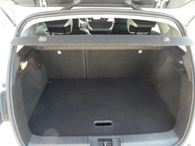 Renault CAPTUR 1.3 TCe 140 Intens Automaat, Mild Hybride, Trekhaak, Clima, 18" Lm, Navi, Android, Camera