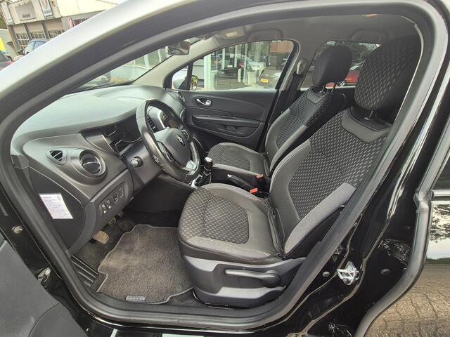 Renault CAPTUR 1.2 TCe Intens Navigatie / Cruise Controle / Camera / Afneembere Trekhaak / Licht en Regensensor / Keyless entree
