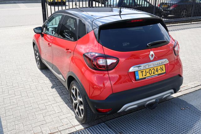 Renault CAPTUR 1.2 TCe Intens automaat! Trekhaak/Apple carplay/Achteruitrijcamera/Parkeer assistent/Dodehoek assistent/Climate control/Licht metalen velgen/Nederlandse auto!