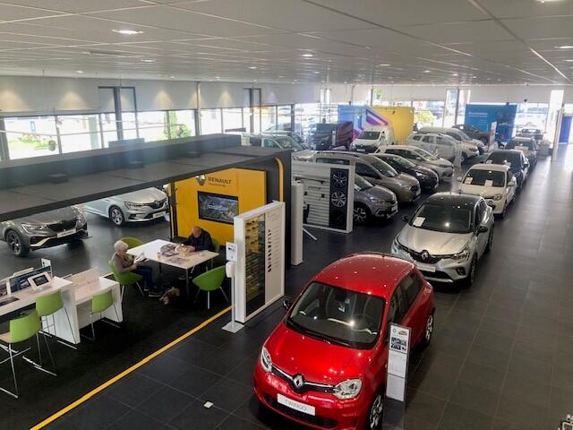 Renault CAPTUR 1.6 E-Tech Plug-in Hybrid 160 Intens | Trekhaak | Groot scherm | Stoelverwarming voor | Camera achter |