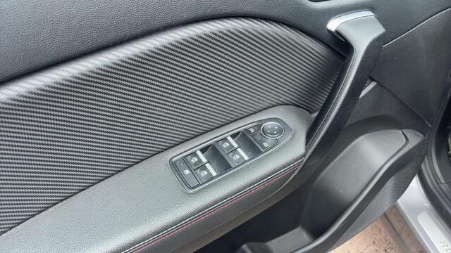 Renault CAPTUR 1.3 TCe 140 R.S. Line LPG / AUTOMAAT / TREKHAAK / FULL LED / CARPLAY / CAMERA / NAVI / CLIMA / PDC / BLUETOOTH / CRUISE / NL-AUTO